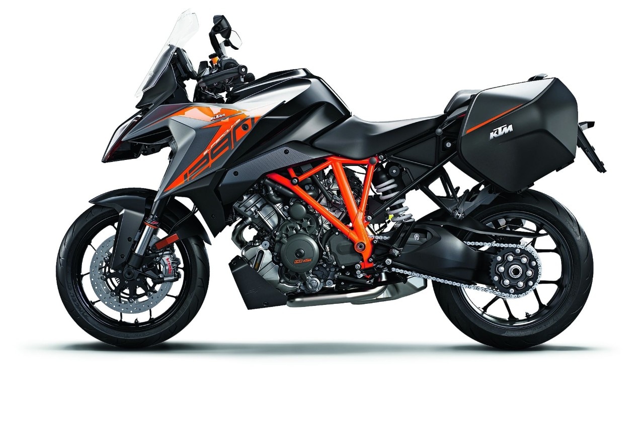 Aprilia Tuono V4 VS KTM 1290 Super Duke GT: la SFIDA delle hypernaked!